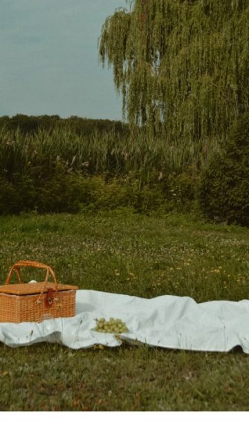 Etsitkö rentouttavaa ja mukavaa puuhaa somen, juhlinnan ja muun kiireen keskelle? 14.5. järjestämme ilmaisen taidetuokion, johon myös muiden osakuntien jäsenet ovat tervetulleita! 🌞

Jos sää sallii, vietämme tuokiota ulkosalla nauttien auringosta. Voit ottaa mukaasi myös omia taidetarvikkeita. Ideana on pitää alkuun rentouttava ja sosialisoiva piirtämisaktiviteetti, jonka jälkeen voi siirtyä omaan taiteiluun. Myöhempää taitelua varten voit ottaa myös omia välineitä mukaan - järjestäjät tuovat kuitenkin myös materiaaleja, joten omien välineiden tuominen ei ole pakollista.

Aikataulu, paikka ja muut tiedot tarkentuvat myöhemmin. Toiveena olisi hengailla päiväsaikaan, joten iloittautumisen yhteydessä voit hihkaista sopivia aikatauluja.

Tapahtuma järjestetään rennolla otteella, joten ilmoittautumiseksi riittää reagointi osakunnan wa-ryhmässä / tämän postauksen tarinaan reagoimalla / tai laittamalla instan puolella privaviestiä aiheesta.